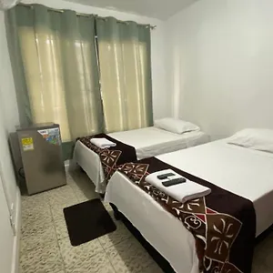 Habitación en casa particular Hospedaje's He Cali